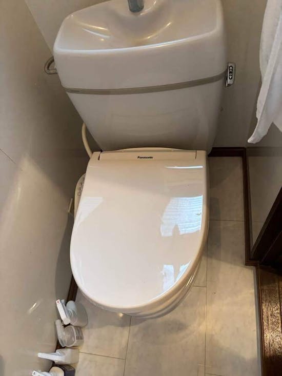 工事前 埼玉県桶川市のお客様の便座、アングル止水栓交換工事