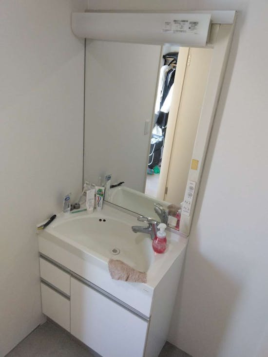 工事前　神奈川県横浜市のお客様の洗面化粧台交換工事