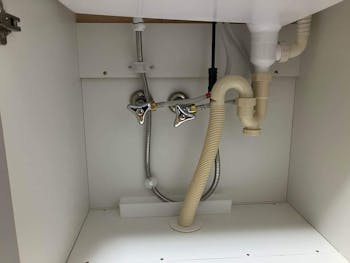 新潟県新潟市のお客様の洗面化粧台交換工事　具体的な工事内容1