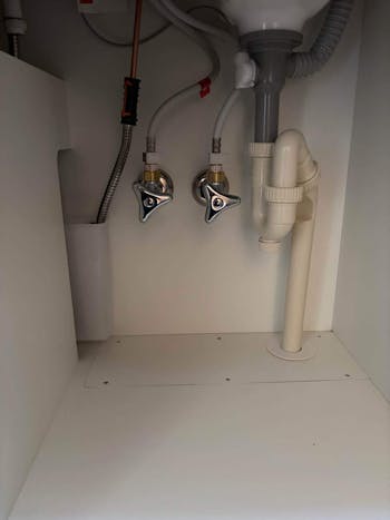 茨城県牛久市のお客様の洗面化粧台工事　具体的な工事内容1