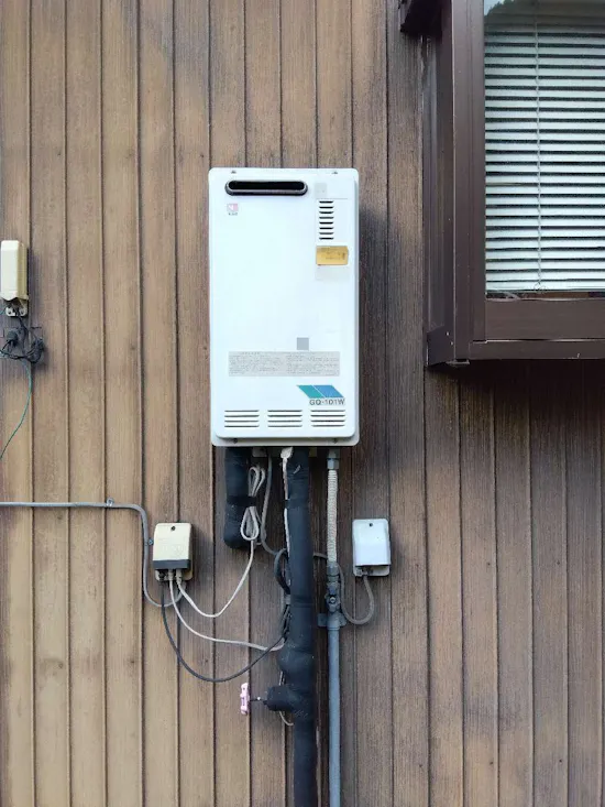 工事前　
埼玉県飯能市のガス給湯器交換工事