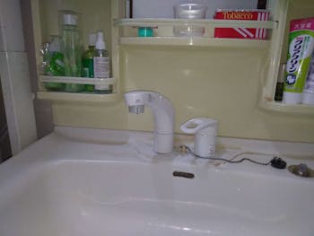 東京都福生市のお客様の洗面化粧台水栓交換工事