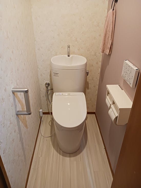 工事後　埼玉県のお客様のトイレ交換・内装・手摺取付工事パック