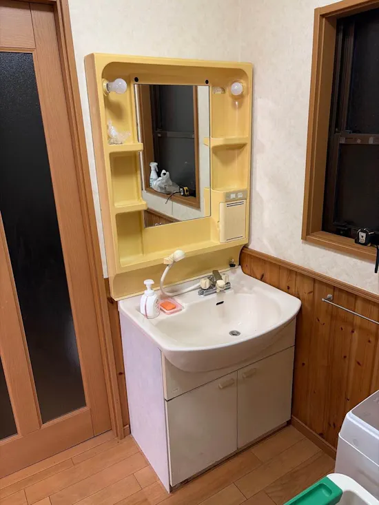 工事前　山梨県大月市のお客様の洗面化粧台工事