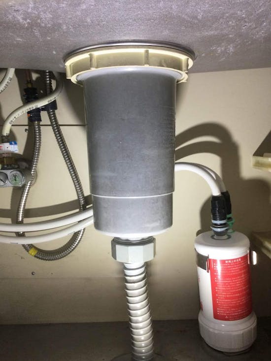 工事前 埼玉県入間市のお客様の台所のトラップ交換工事