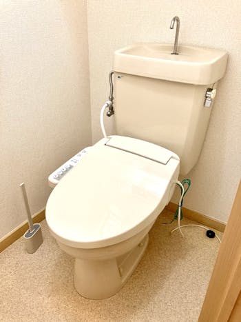前橋市のお客様のトイレ内コンセント新設、洗浄便座取付工事