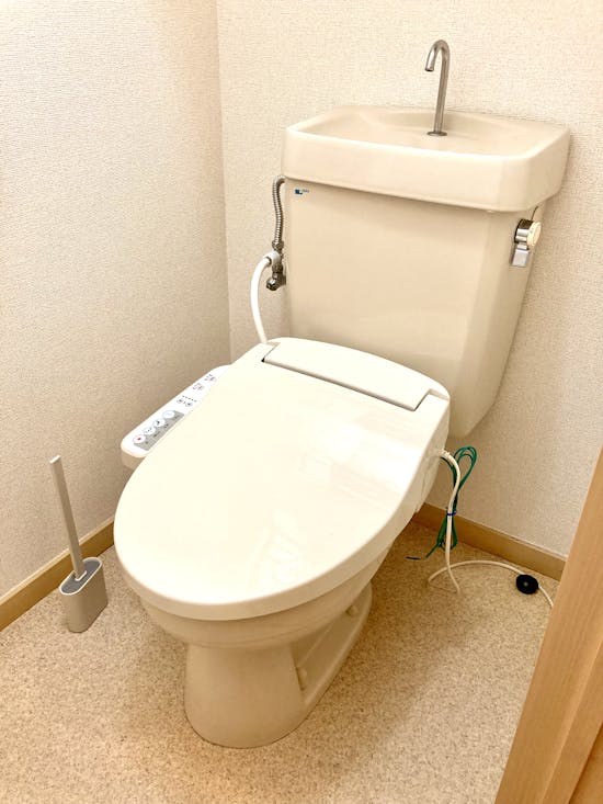 工事後 前橋市のお客様のトイレ内コンセント新設、洗浄便座取付工事