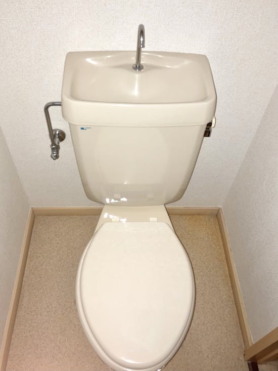 工事前 前橋市のお客様のトイレ内コンセント新設、洗浄便座取付工事
