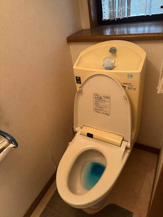 工事前 東京都八王子市のお客様のEXトイレ工事パック交換工事