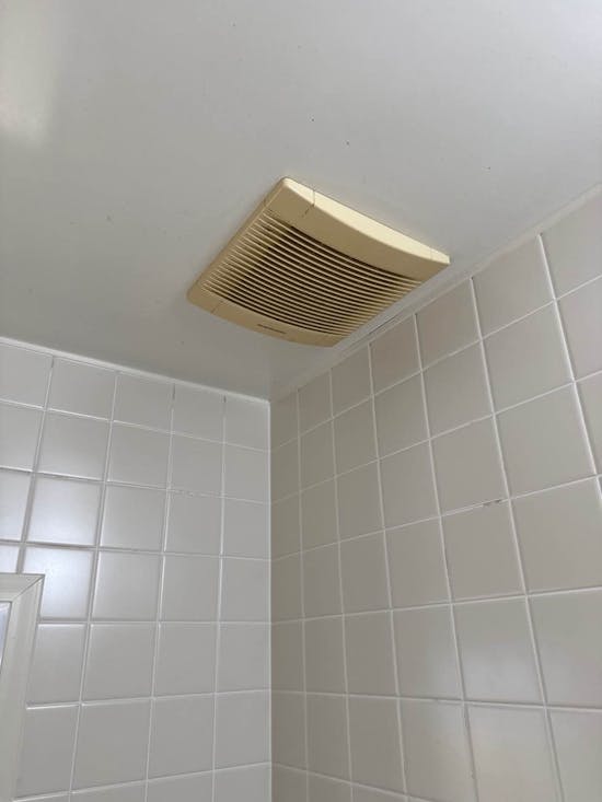 工事前　埼玉県さいたま市のお客様の浴室換気扇交換工事 