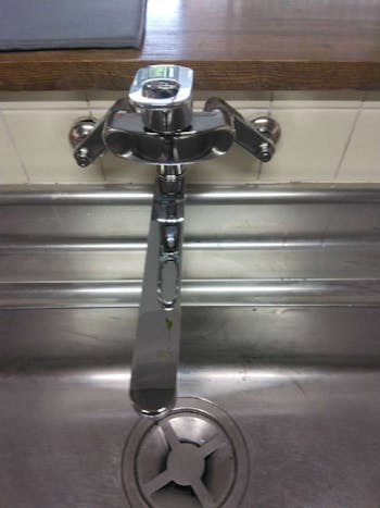 東京都立川市のお客様のキッチン壁付水栓工事