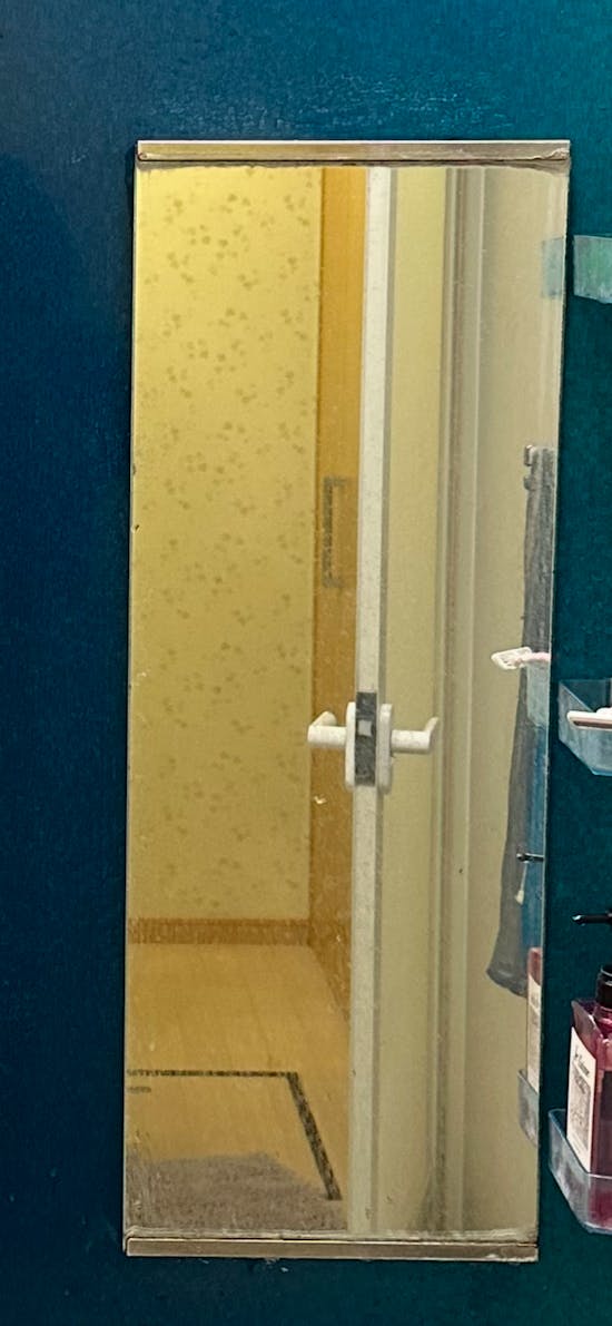 工事前　本庄市のお客様の浴室鏡交換工事