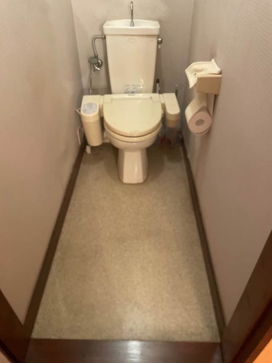 工事前　山梨県南都留郡のお客様のLIXILトイレ工事