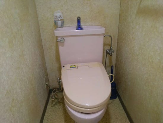 工事前　東京都羽村市五ノ神のお客様の便座交換工事