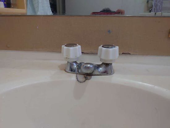 工事前　愛知県豊田市のお客様の水栓取替工事