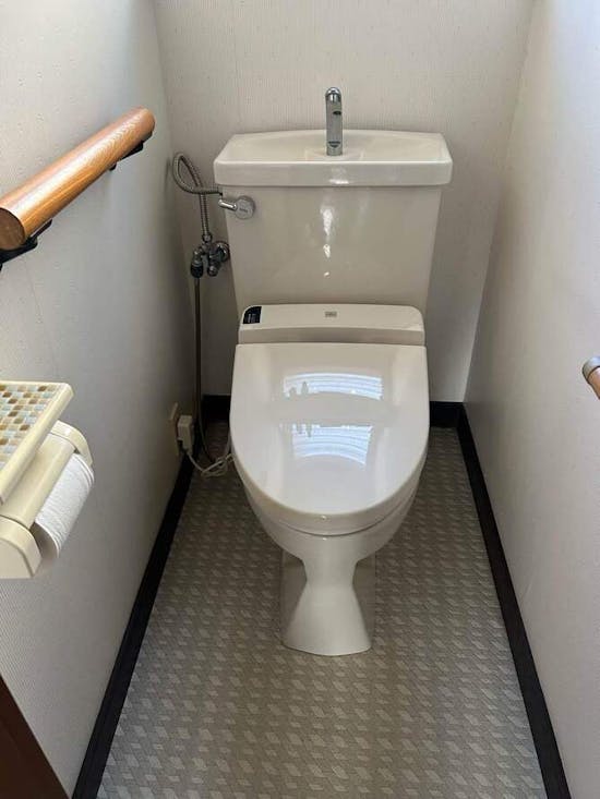 工事前　東京都八王子市のお客様のトイレ、給湯器工事