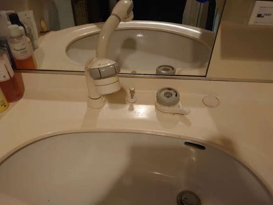 工事前　愛知県豊田市のお客様の洗面化粧台水栓交換工事