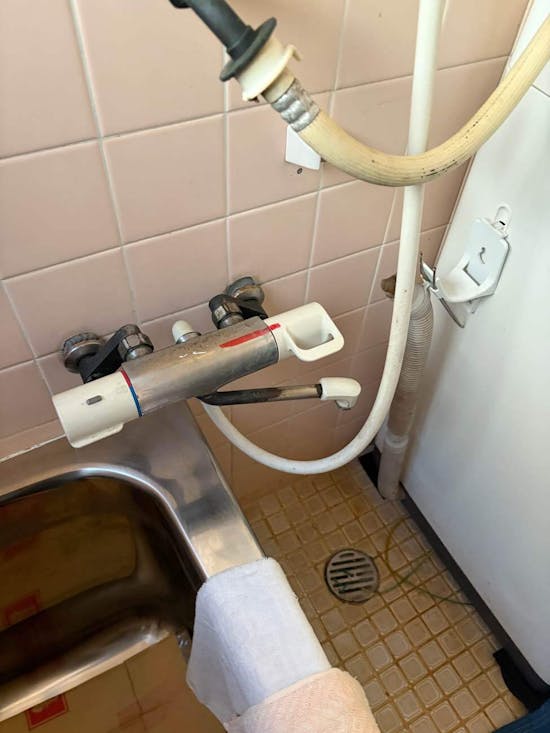 工事前　埼玉県北本市のお客様のバス用混合栓交換工事