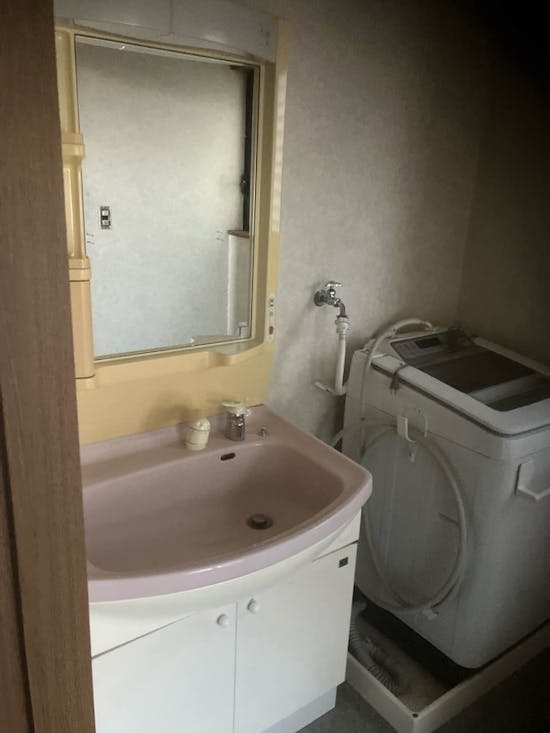 工事前　愛知県半田市のお客様の洗面化粧台交換＋脱衣所内装工事